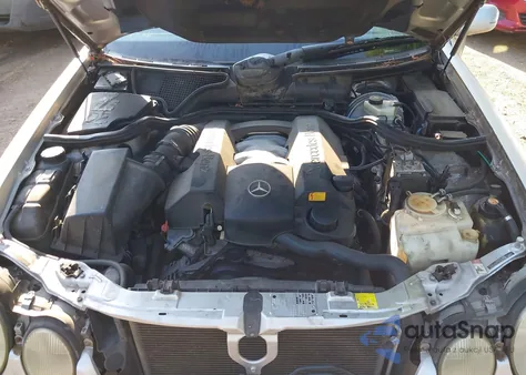 2001 Mercedes-Benz E 320 z USA, uszkodzony, nr VIN WDBJH65J71B272776